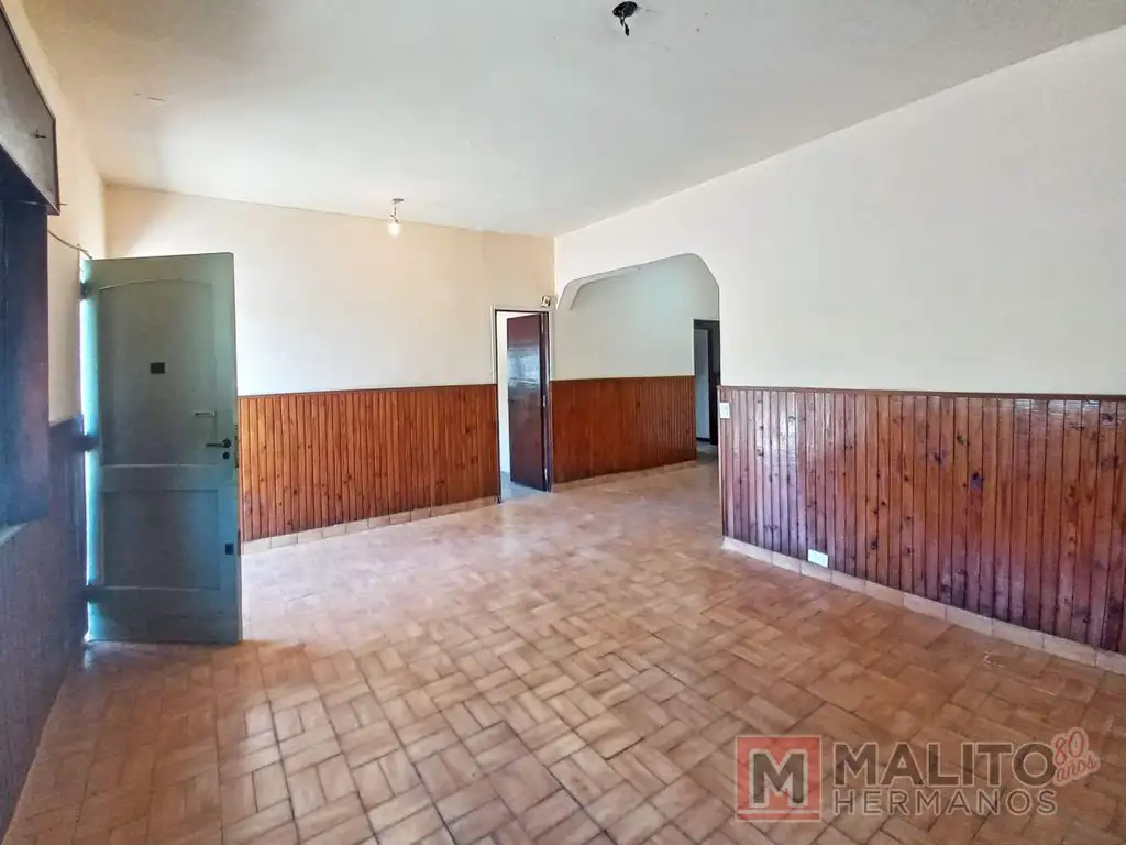 Venta Casa Lote Propio 4 Ambientes con Garage, Patio y Terraza en Parque Avellaneda