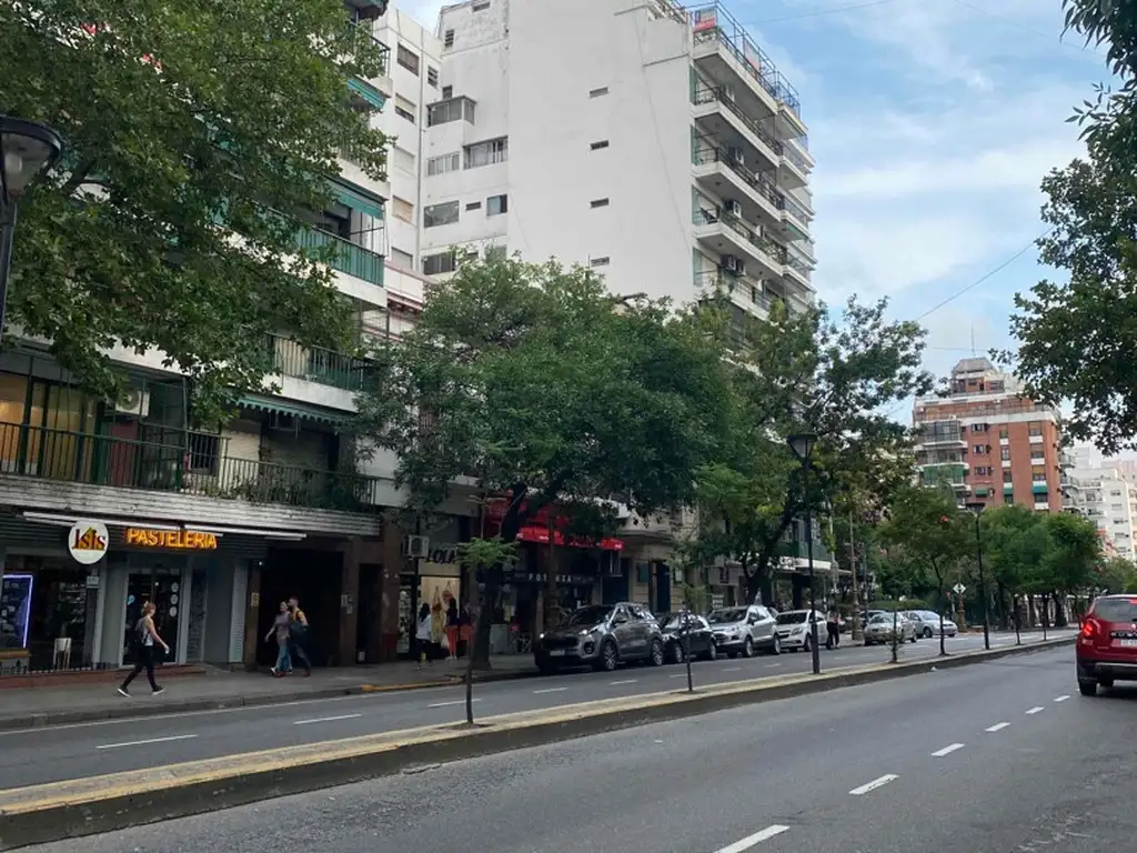 VENDO PISO 4 AMB CON DEPENDENCIA Y 3  BAÑOS   184M2 CON BALCON AL FRENTE Y CONTRA FRENTE