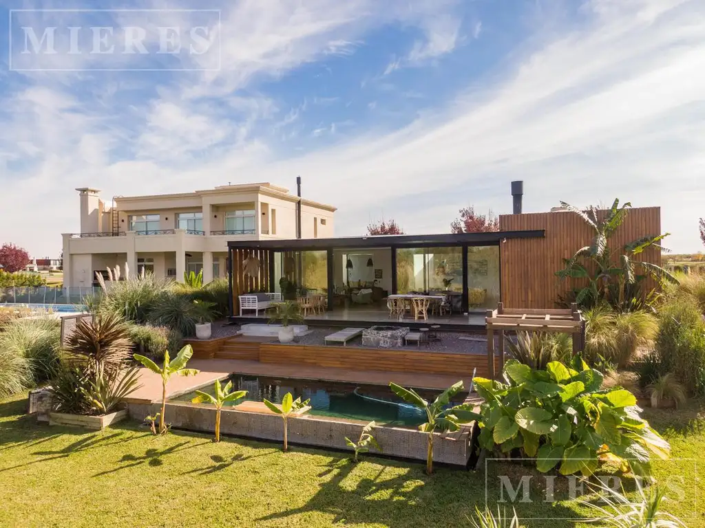 Casa en Venta sobre lote a la laguna en  Puertos Barrio  Muelles