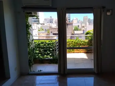 Alquilo Depto. excelente estado tipo duplex, contrafrente con balcon  muy lluminoso, 2 baños