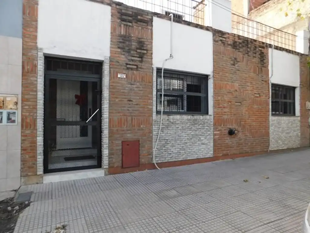 Casa P.H 3 ambientes, ubicado a 2 cuadras de Plaza San Justo