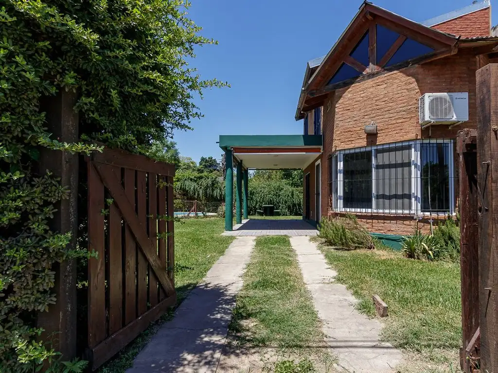 Casa dos dormitorios en venta Roldan