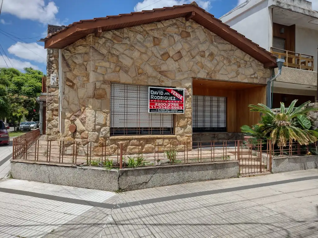 CHALET DE 3 AMBIENTES EN VENTA - MORON SUR