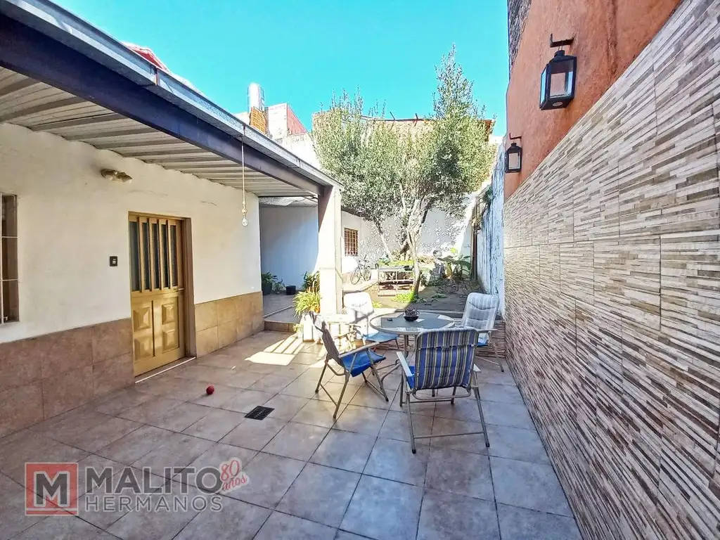 Venta Casa 3 Ambientes con Local, Patio y Terraza en Villa Lugano