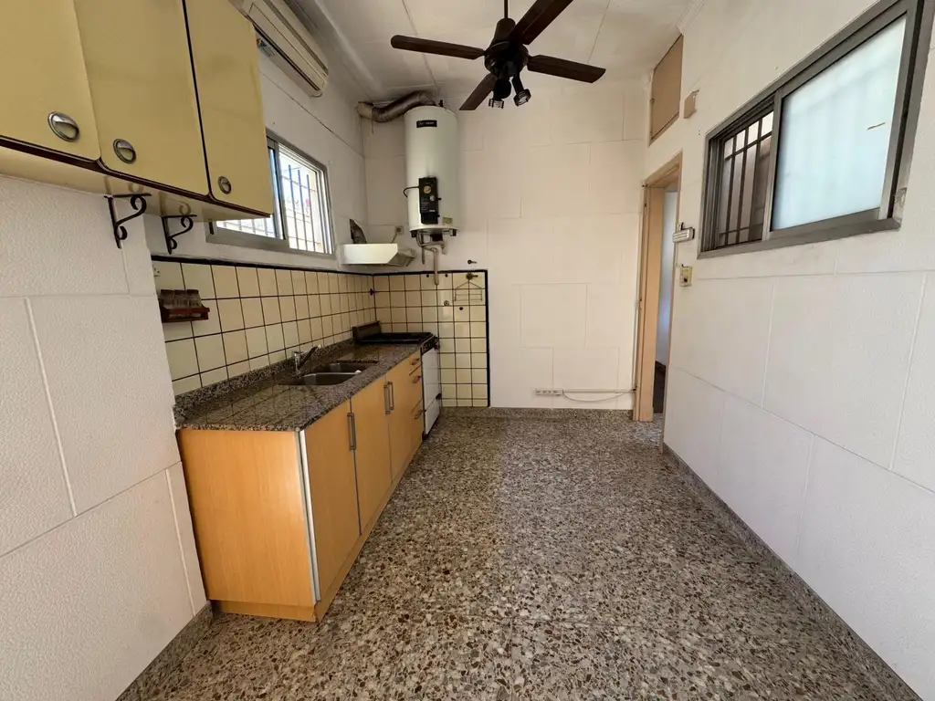 VENTA PH 2 AMB CON TERRAZA PROPIA EN REMEDIOS DE ESCALADA