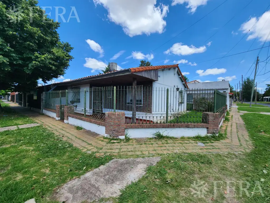 Venta de casa de 4 ambientes con cochera cubierta en Quilmes