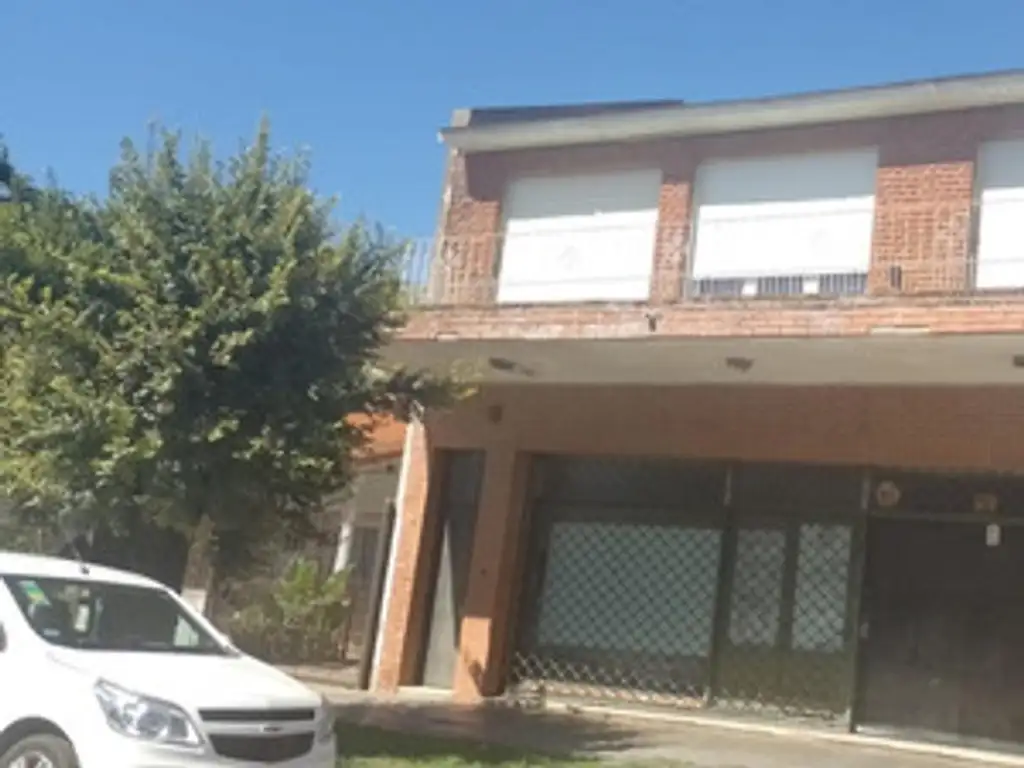 Venta De Dos Galpones + Chalet Planta Alta