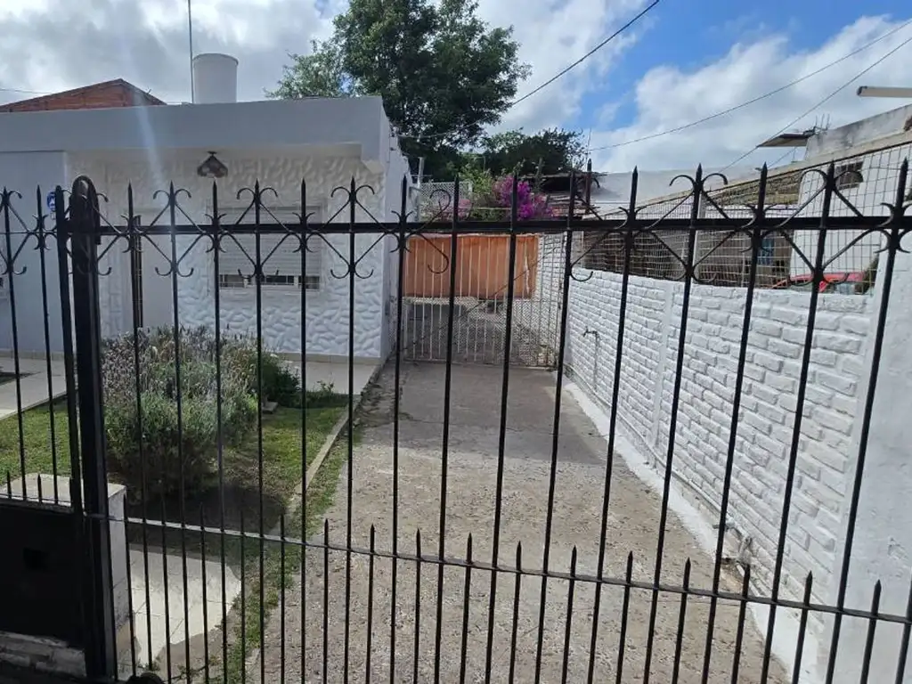 Venta Casa 4 ambientes Cochera en Merlo