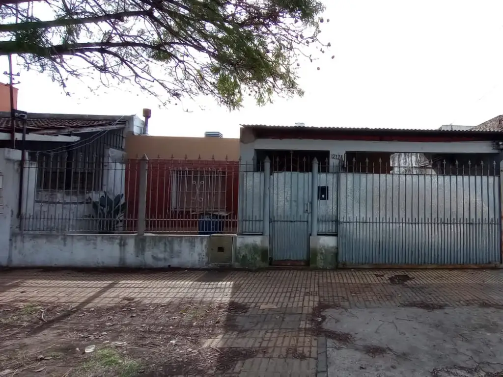 Casa en alquiler de 3 ambientes, en Lomas de Zamora