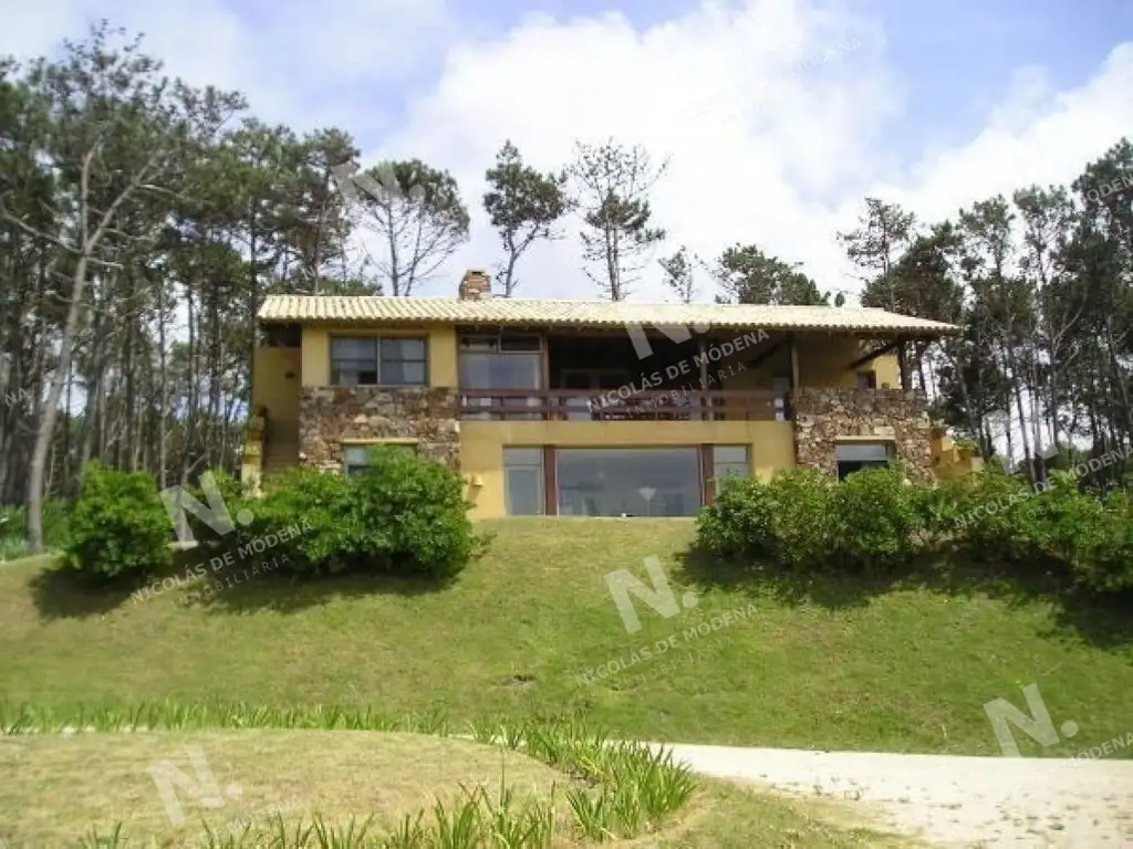 Casa en alquiler en Laguna Blanca