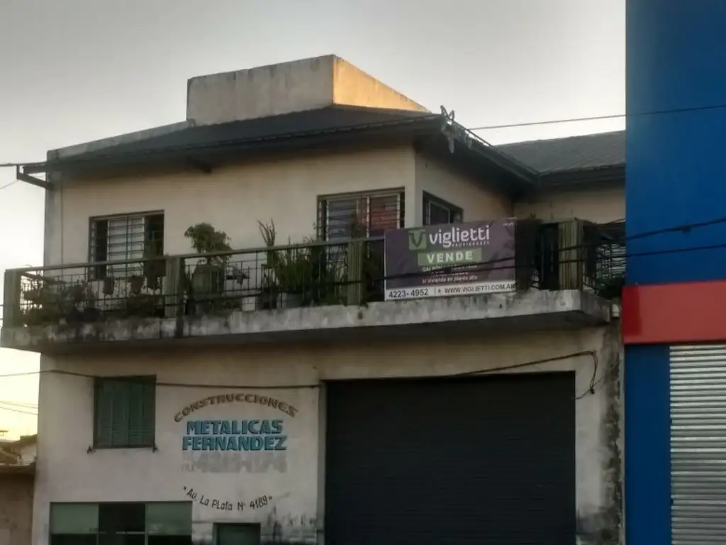 GALPÓN CON CASA FRENTE A LA ROTONDA EN QUILMES OESTE U$S 200.000.-