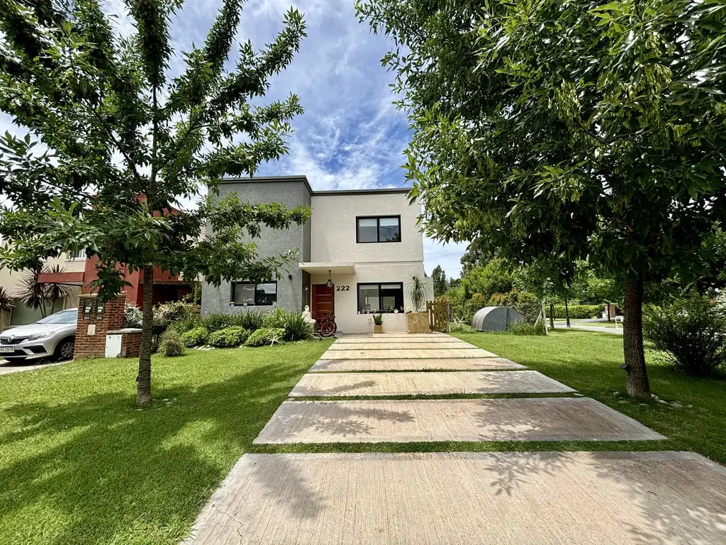 VENTA CASA PILAR DEL ESTE - 5 AMBIENTES