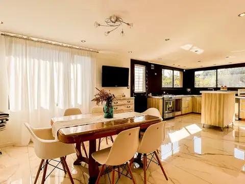 Venta Casa 7 ambientes Acantilados con parque - Foto 0