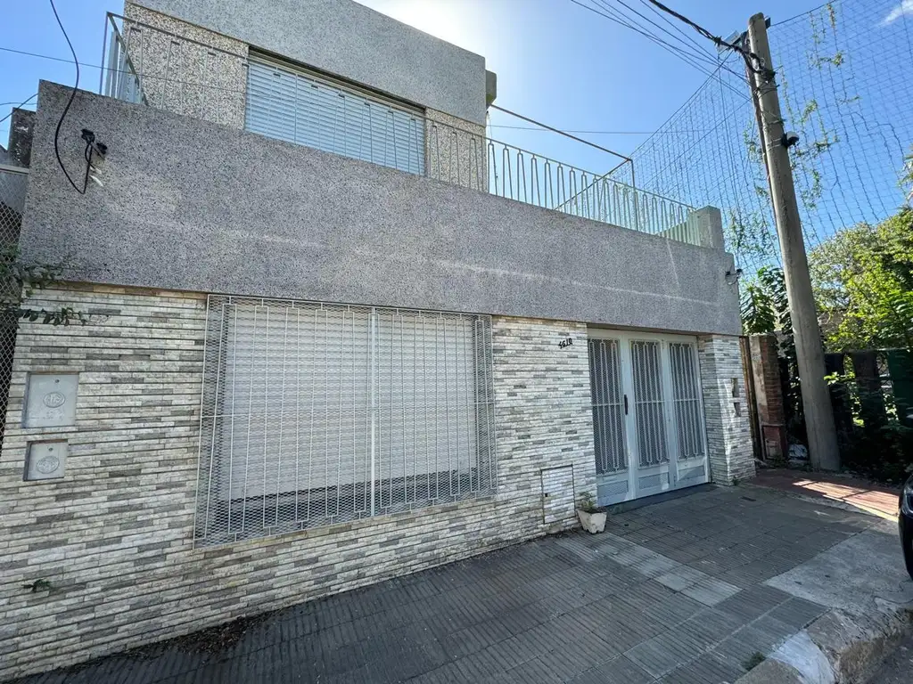 VENTA - Casa 2 dormitorios con patio y terraza - Barrio Ludeña, Rosario .