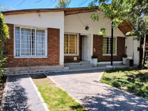 VENTA CASA 2 PISOS CON COCHERA EN LAS HERAS