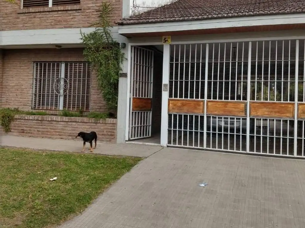 27 entre 78 y 79 .Casa 3 dormitorios en venta, La Plata.-