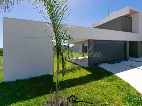 Casa en Venta con cochera