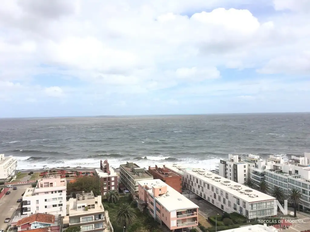 Apartamento en venta con vista al mar