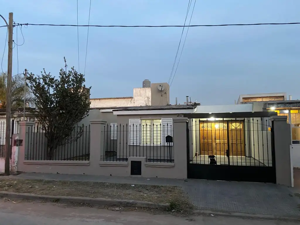 Vendo casa 3 dormitorios en excelente estado.