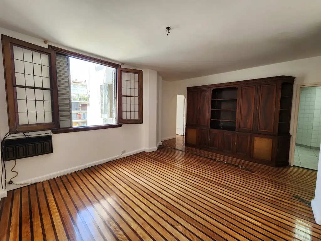 Recoleta (Av. Santa Fe 1924 y Ayacucho)  Semipiso 3 ambientes c/ dep. Piso 6. Lateral. 73m²