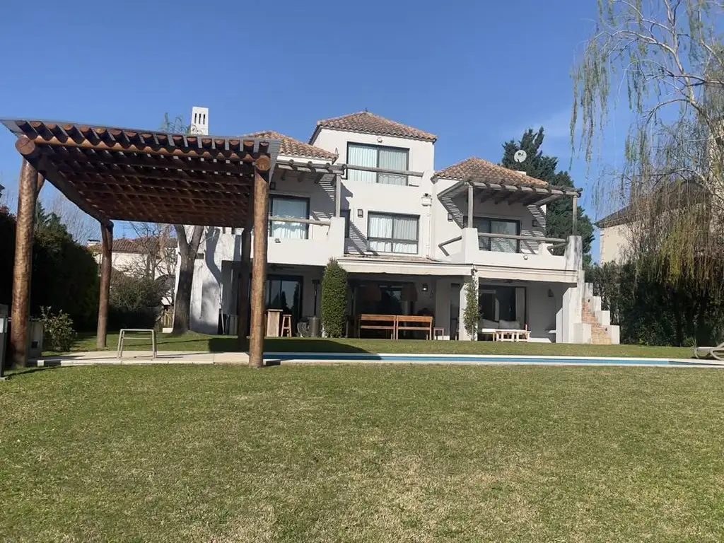 Casa clásica al lago en Venta en La Isla, Nordelta