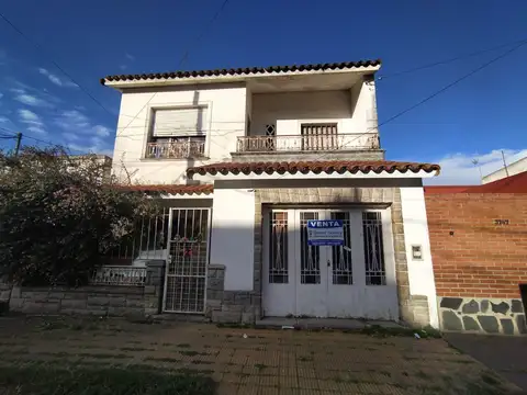 IMPORTANTE PROPIEDAD CON 5 DORMITORIOS - LOTE 8.66 X 58 -