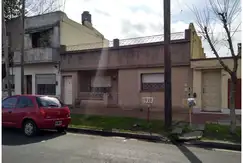 Casa con 3 dormitorios, patio y terraza en Avellaneda.