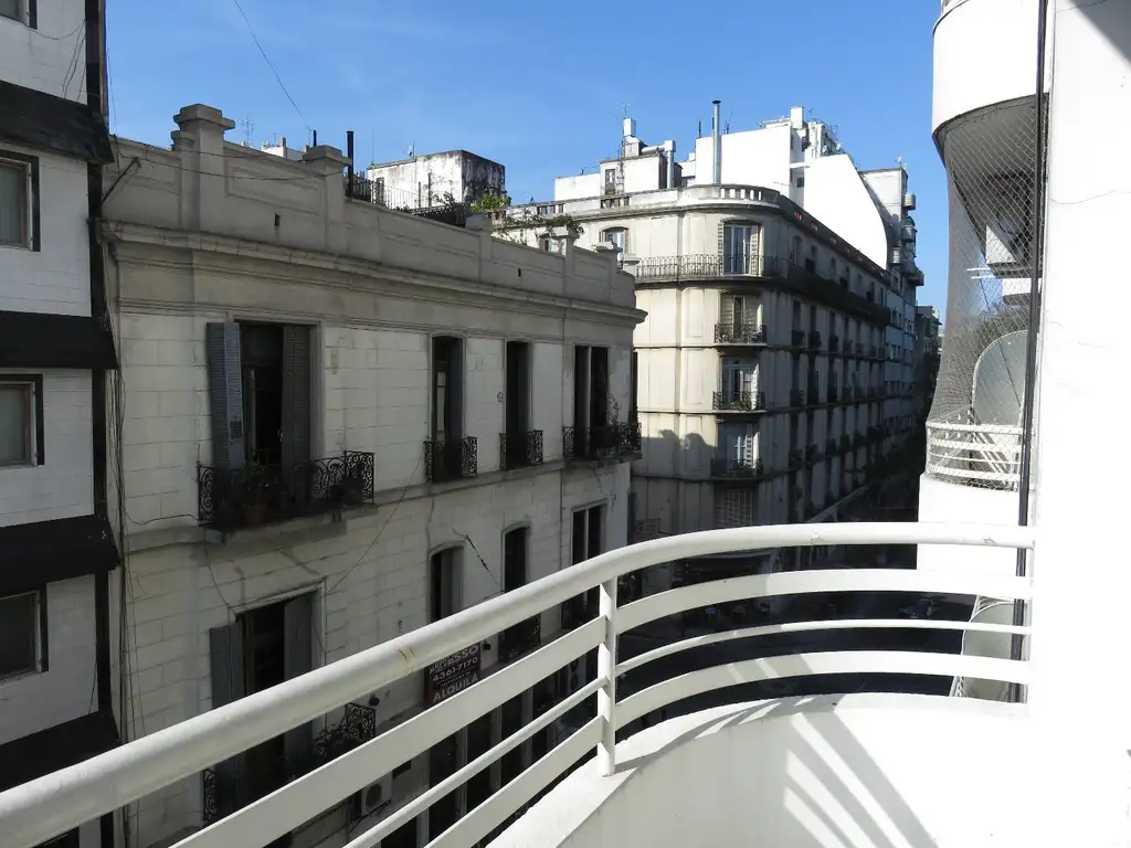 TRES AMBIENTES C/ BALCON AL FRENTE