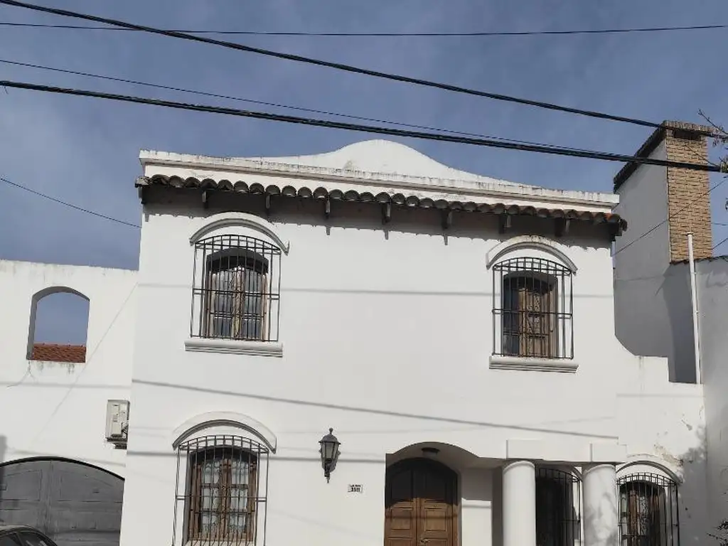 CASA EN VENTA URCA  4 DORM - PILETA