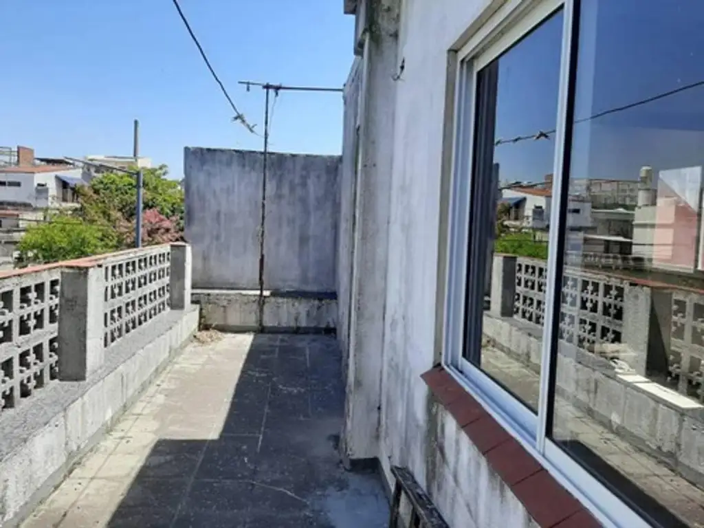 Casa 3 ambientes. Retasada. Venta Boedo, Lote Propio