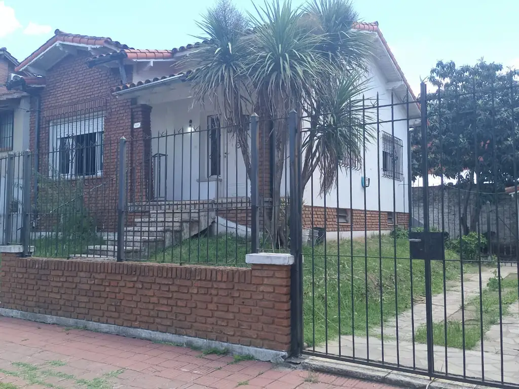 Venta. Tigre casa 3 ambientes con jardin