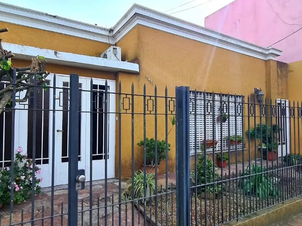 CASA DE 2 DOR EN VENTA -  LOS HORNOS