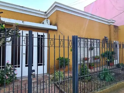 CASA DE 2 DOR EN VENTA -  LOS HORNOS