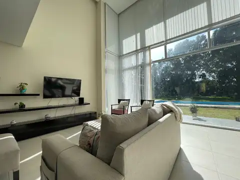Casa en Venta - 3 dormitorios - USD 420.000