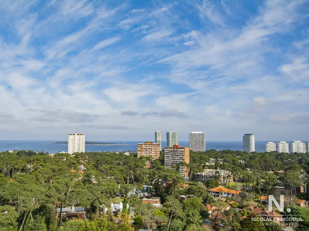 Hermoso Departamento en venta con vistas panoramicas, 3 dormitorios. Parquemar Bosque.