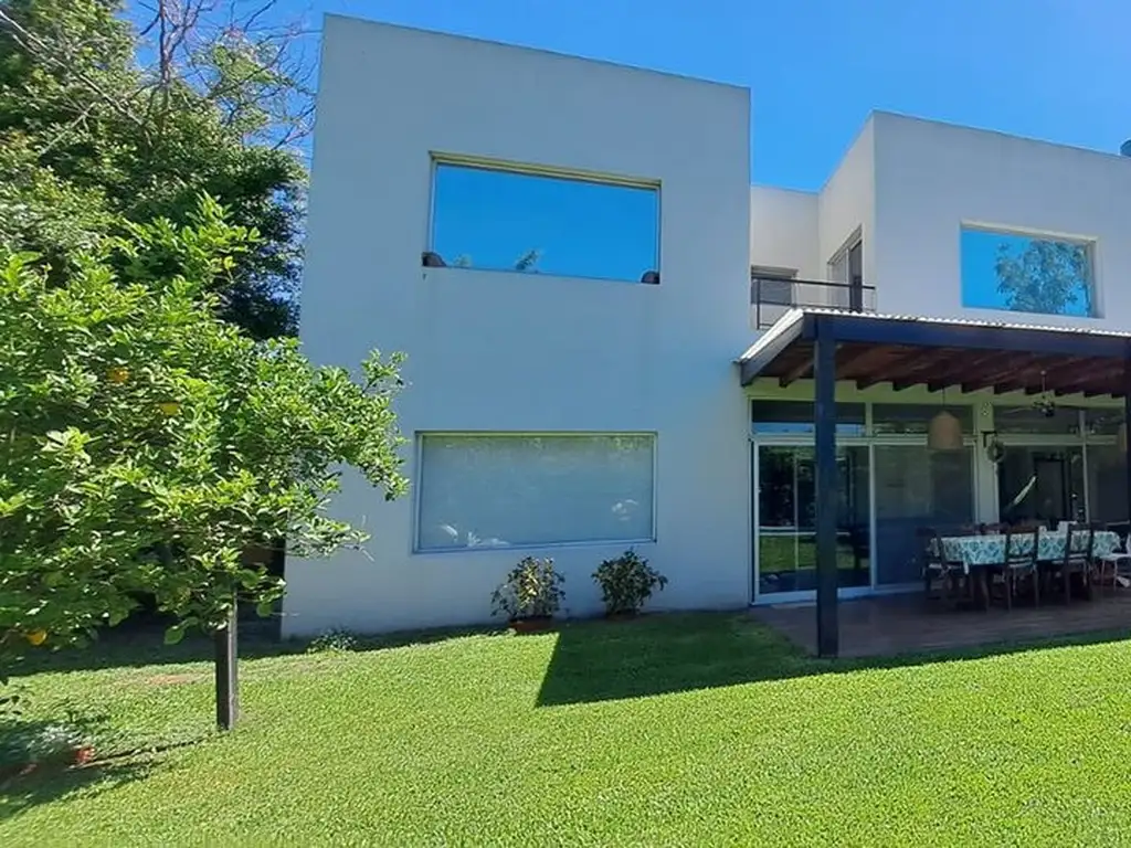 Oportunidad Casa en Venta en Santa Barbara