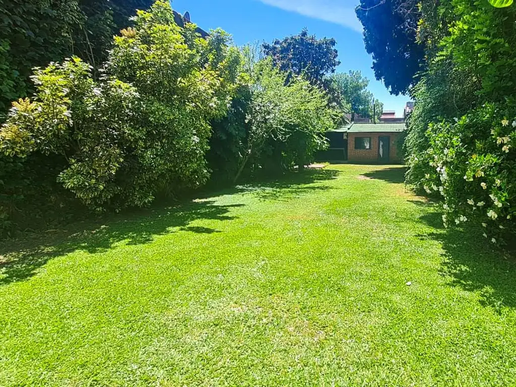 Venta Casa en terreno 8.66 m2 x 53 m2 fondo libre. Villa Devoto, CABA