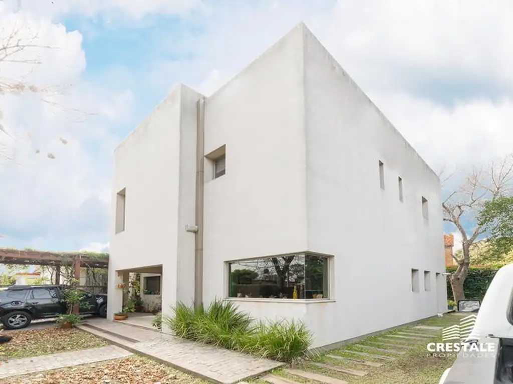 Casa 4 dormitorios - Barrio Parque Field, Rosario