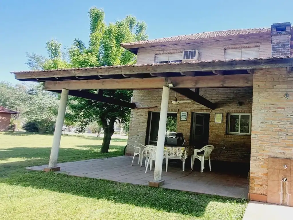 Venta de casa de 4 ambientes en el Country Club Las Brisas