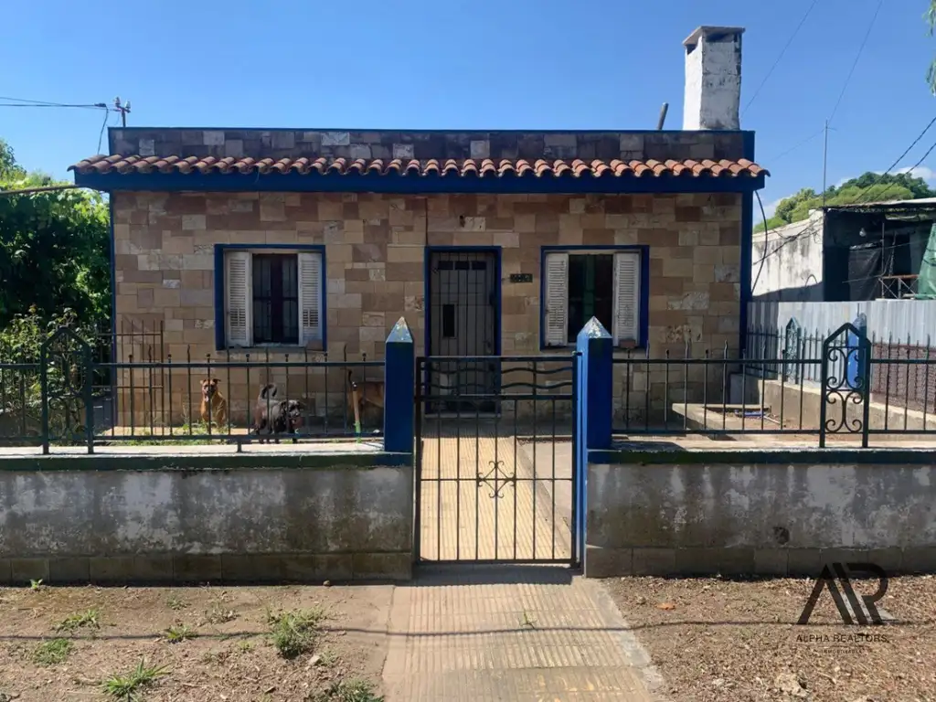 Casa en venta de 3 dormitorios con cochera en Abayubá Montevideo cerca de La Paz