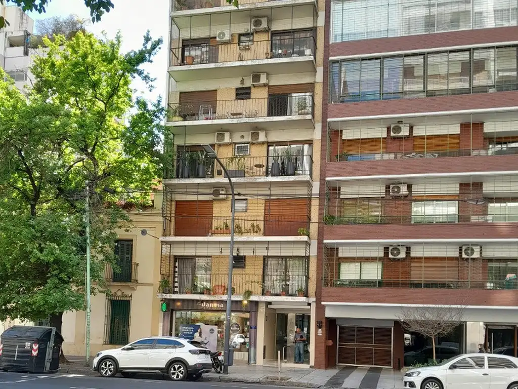 DOS AMBIENTES AL CONTRA FRENTE CON BALCON EN EXCELENTE UBICACION