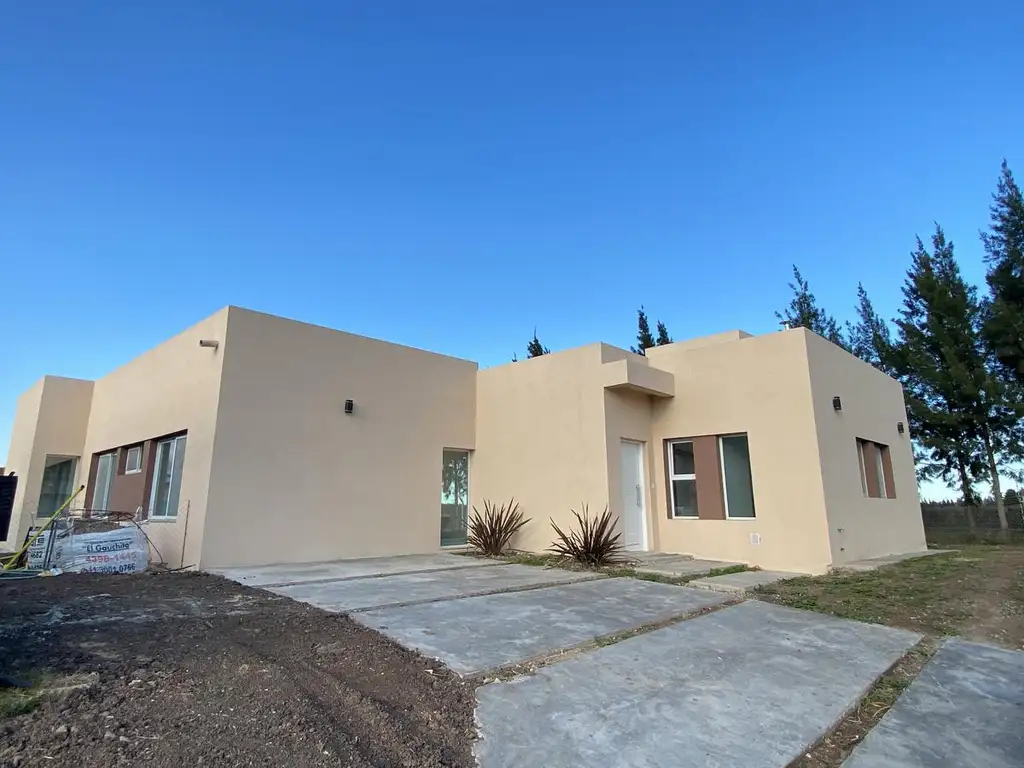 Venta a estrenar Casa de 4 amb con parrilla y pileta Canning Barrio Santa Ines