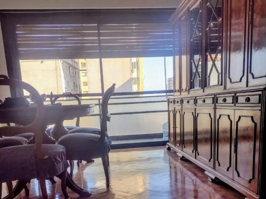 Vendo departamento de dos ambientes, al frente con balcon, en piso 8 Excelente REBAJADO