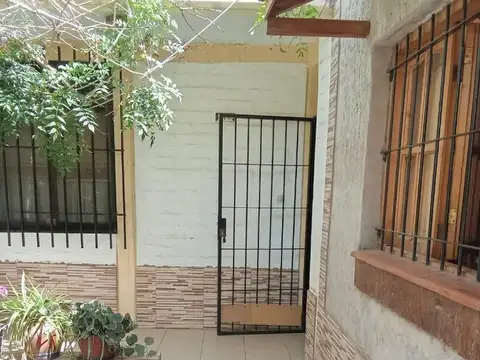 VENDO CASA CERCANA BARRIO SUPE - GODOY CRUZ