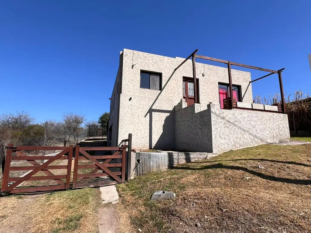 VENTA CASA C/ PILETA Y VISTA A SIERRAS TIERRALTA