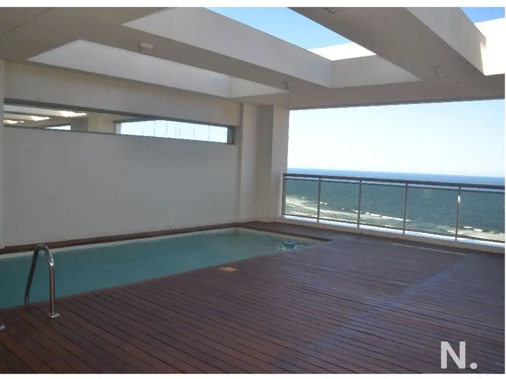 Hermoso Pent-house en torre Imperiale ,venta en zona de la Brava.