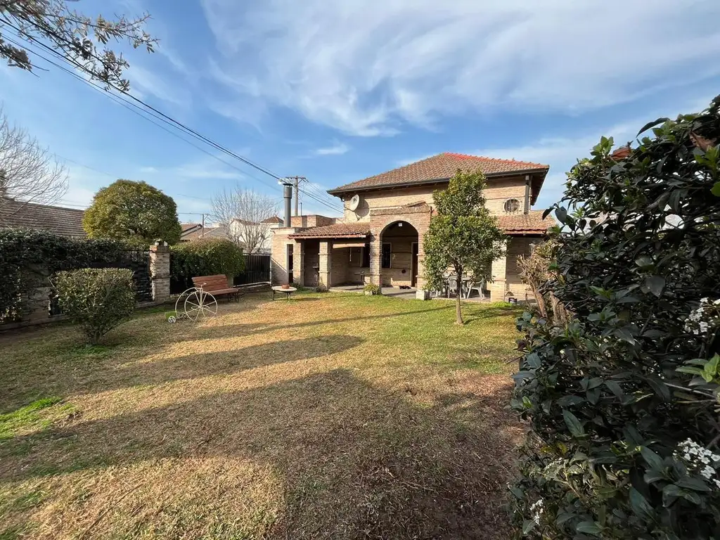 Casa en venta en el barrio Lowe, Mercedes.