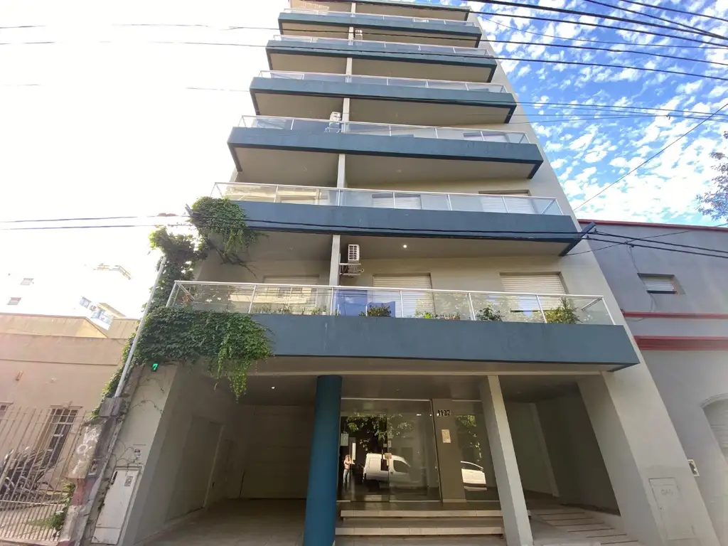 MONOAMBIENTE EN 42 17 Y 18 EN VENTA