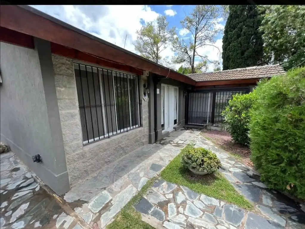 casa en venta BARRIO ROBERTO DE VICENZO GRANDE  APTO CREDITO