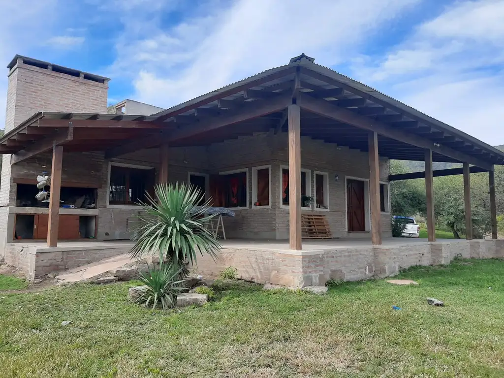 Casa a la venta en Santa María de Puilla. (C155)